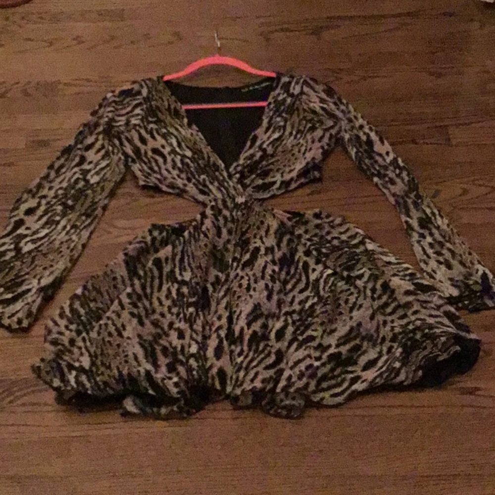 LEOPARD DRESS CUT OUT SIDES, PARTY DRESS. - Picture 5 of 6